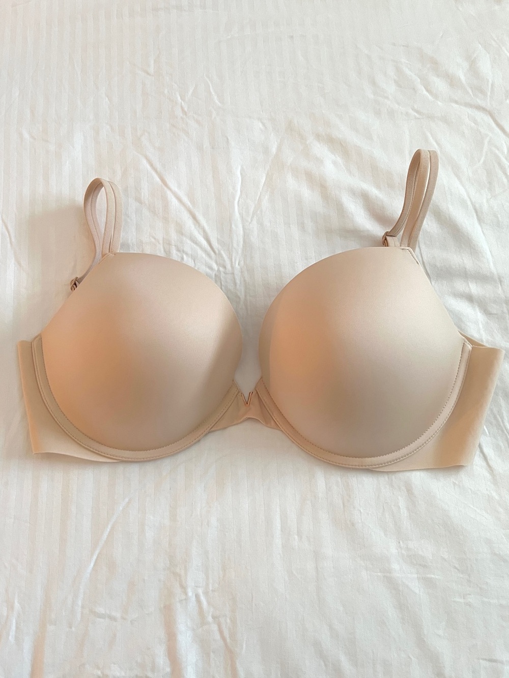 NWOT Victoria’s Secret Very Sexy Smooth Push-Up Nude Bra Size 36E (DD)